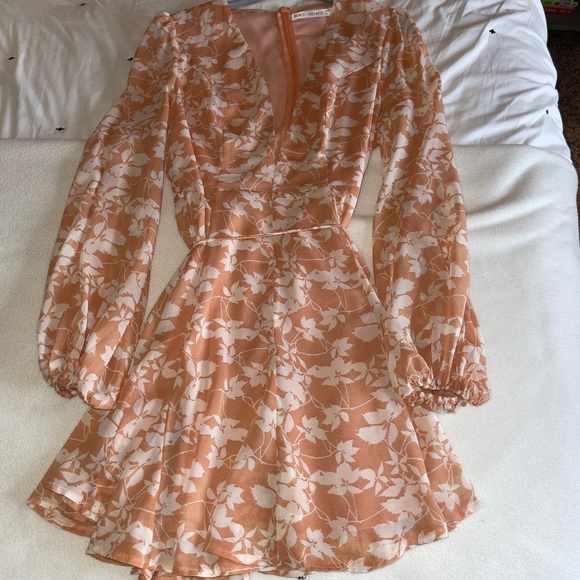 Estelle Long Sleeve V-Neckline Dress Leaf Print Rose - Picture 1 of 2